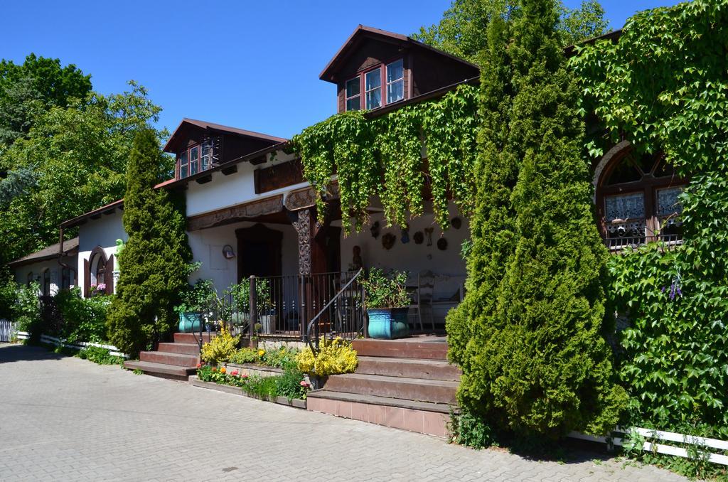 Dworek Sw.Antoniego Slawutowo Екстер'єр фото